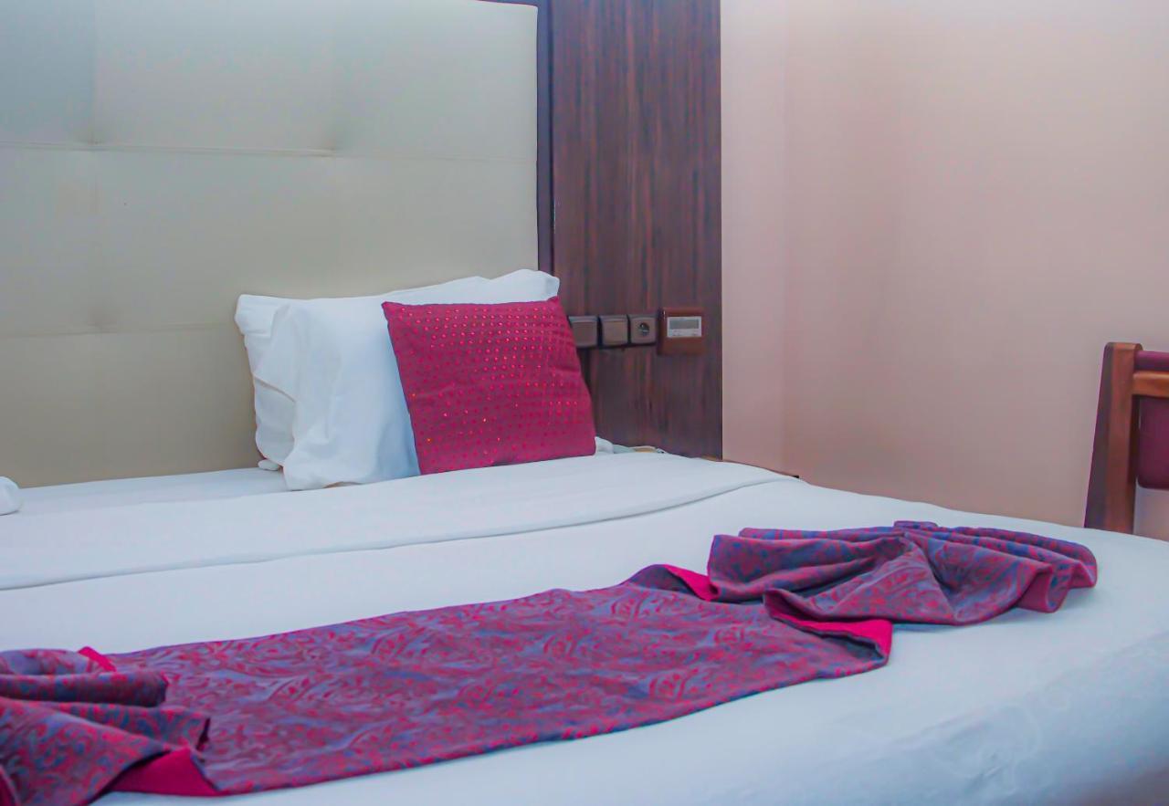 Hotel Fleur De Lys Almadies Dakar Bagian luar foto